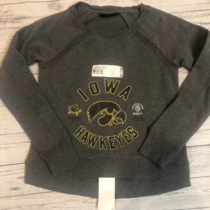 NWT Iowa Hawkeyes Women’s Gray Sweatshirt Med new
